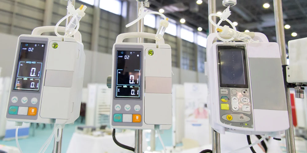 Hình ảnh minh họa bơm tiêm điện đang truyền Norepinephrine cho bệnh nhân