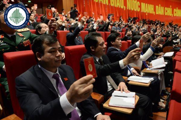 Hình ảnh minh họa một cuộc biểu quyết dân chủ trong một buổi họp câu lạc bộ
